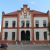 Das Rathaus auf dem Marktplatz in Krakow am See