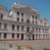 Das Güstrower Rathaus mit klassizistischer Fassade