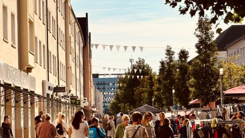 Automarkt und Kinderkram
