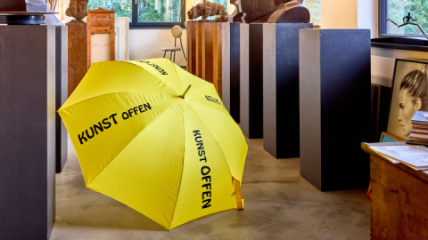 Gelber Schirm für KunstOffen