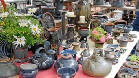 Keramik auf dem Marktstand