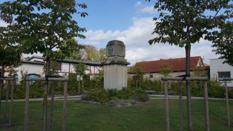 laage_bahnhofsstrasse_gebhard_leberecht_von_bluecher_denkmal_1