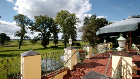 Sommerterrasse der Limes Schlossklinik