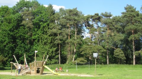 Spielschiff auf der Burgwallinsel