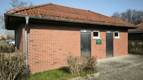 WC Häuschen Parkplatz Grüner Weg