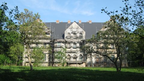 Schloss Lüssow inmitten der Natur