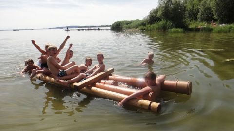 Floßbau mit Seeerprobung und baden im Kummerower See