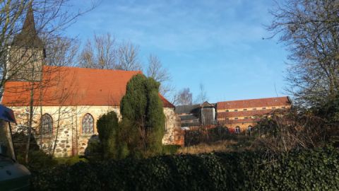 Kirche und Speicher Hohenbüssow/Tollensetal
